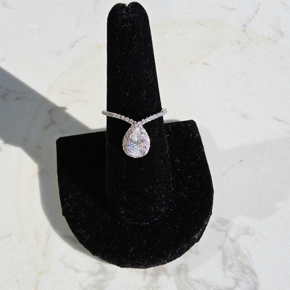 Elegant Silver Ring with Timeless Charm